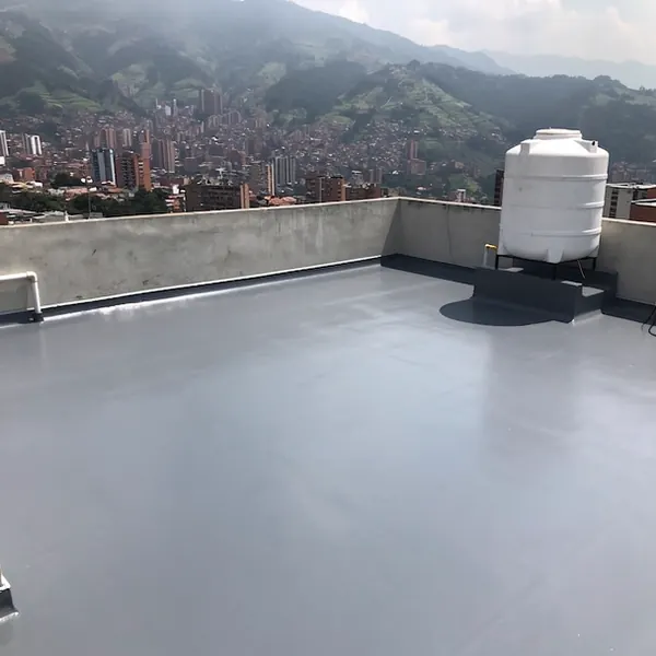 Cubierta impermeabilizada con poliurea gris Cubierta impermeabilizada con poliurea gris