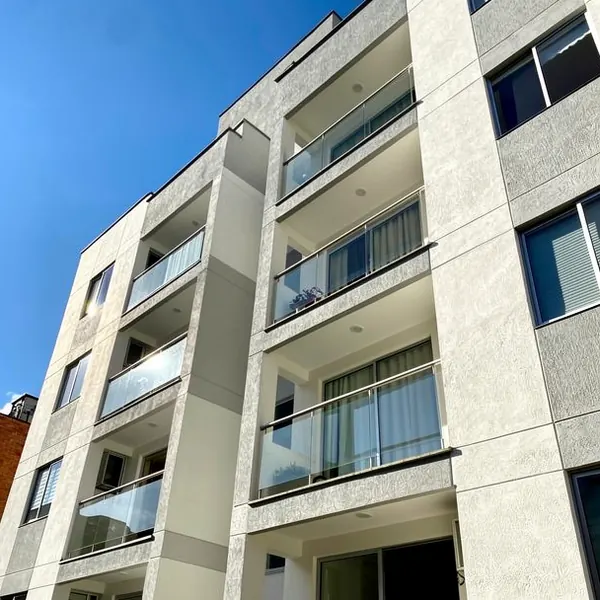 Fachada de edificio pintada e impermeabilizada