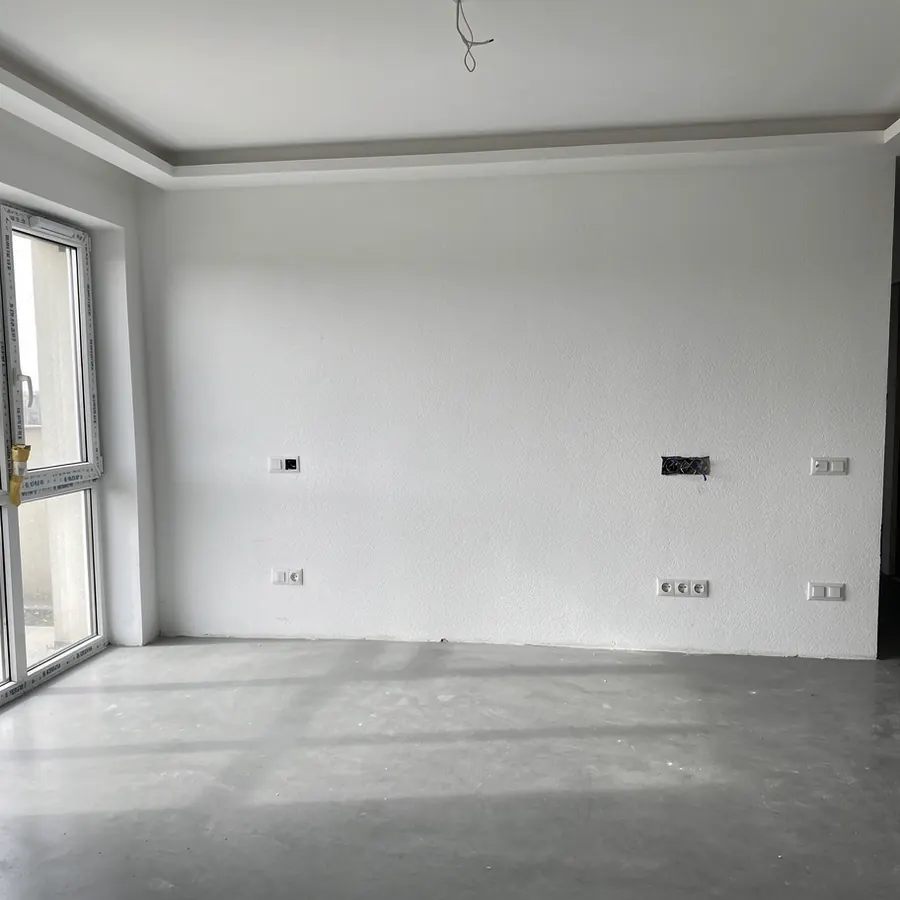 Sala de apartamento nuevo recién estucada