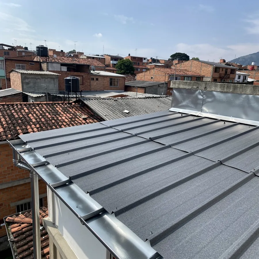 Techo de teja reparado en Itagüí